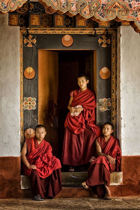 Tibetan Buddhist Monks ~ Punakha Dzong, Bhutan Bhutan Aesthetic, Punakha Dzong, Tibetan Monk, Bhutan Travel, Nepal Travel, Buddhist Monk, World Religions, Lhasa, Tibetan Buddhism