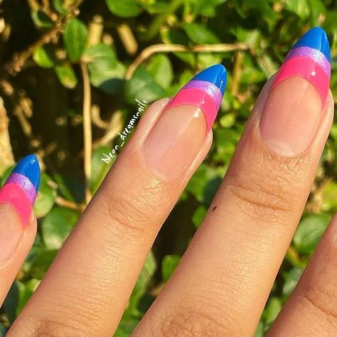 Kavita Devi on Instagram: "Are we even surprised that this is today’s mani? If you are then you just be new here 😂 HAPPY BISEXUAL VISIBILITY DAY!!!!! To all my followers who fall under the bi/pan+ umbrella, you are all valid, loved and seen 🥺 We are not “basically gay” or “spicy straight” We are just as queer as everyone else. Trust me when I say I know how it feels when that doubt and imposter syndrome sneaks in but I hope today has been a day of happiness and celebration for you and your id Straight Nails Designs, Bisexual Flag Nails, Bi Pride Nails Designs, Bisexual Nail Ideas, Pan Pride Nails, Bi Flag Nails, Bi Nails, Bisexual Nails, Bi Pride Nails