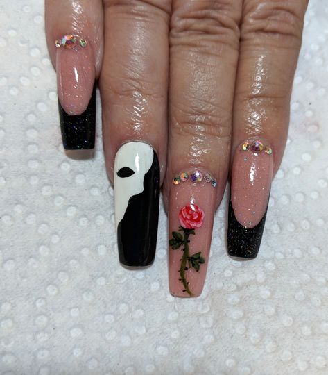 Phantom Of The Opera Nails Art, Phantom Of The Opera Acrylic Nails, Mascarade Nail Designs, Phantom Of The Opera Nail Ideas, Masquerade Acrylic Nails, Six The Musical Inspired Nails, Broadway Nails Designs, Mascarade Nails, Masquerade Nails Designs