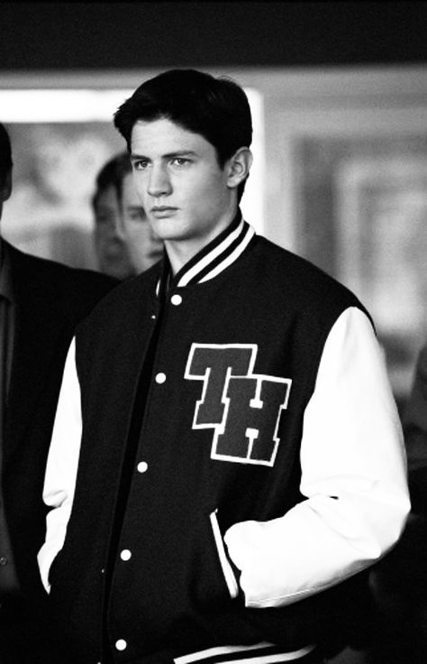 James Lafferty, Lucas Scott, Scott Brothers, Nathan Scott, Harry Styles Edits, Crush Pics, Haikou, Harry Styles Pictures, Tree Hill