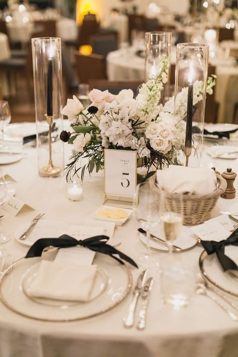 Wedding Table Decor Elegant, Classy Hotel Wedding, Modern Floral Arrangements Wedding, White And Black Centerpieces, Shinola Hotel Wedding, Modern Black And White Wedding Decor, White Wedding Tables, Black And White Wedding Table Settings, Circle Table Wedding Decor