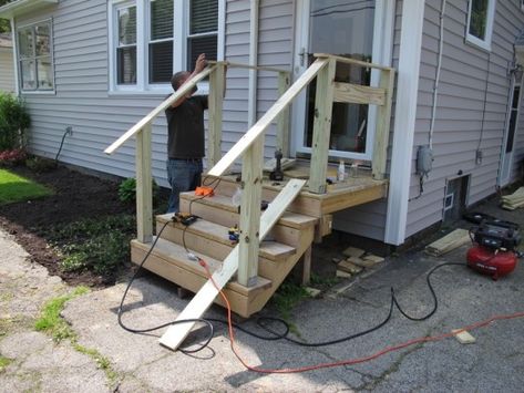 Front porch with new upper hand rails... looking level so far! Step Railing Outdoor, Backyard Steps, Porch Step Railing, Exterior Stair Railing, Porch Handrails, Exterior Handrail, Deck Stair Railing, Diy Stair Railing, Hand Railing