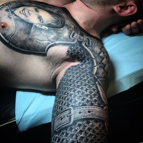 Knight Armor Tattoo For Men Roman Armour Tattoo, Chainmail Tattoo Design, Knight Armor Tattoo, Shoulder Armour Tattoo, Chainmail Tattoo, Tattoo Armor, Armor Sleeve Tattoo, Armour Tattoo, Shoulder Armor Tattoo