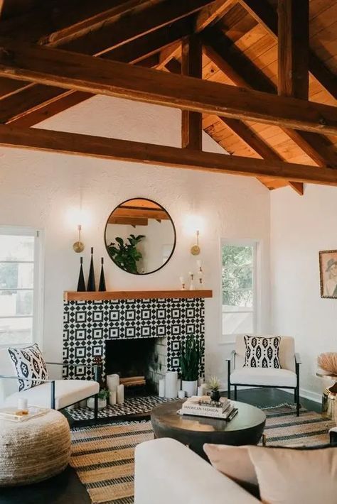 a bright monochromatic mid century boho living room with a fireplace clad with black and white graphic tiles and a wooden mantel Mid Century Boho Living Room, Farmhouse Chic Bedroom, Cabin Style Homes, Farmhouse Living Room Decor Ideas, Warm Home Decor, Wooden Tile, Diy Home Decor Ideas, Quirky Home Decor, Farmhouse Decor Living Room