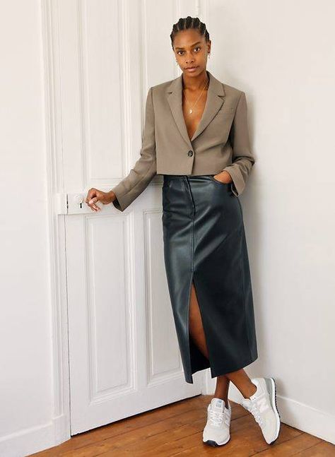 28 Casual Blazers for Women We'll Be Wearing All Season | Who What Wear Crop Blazer Outfit, Style Moodboard, Crop Blazer, Blazer Outfit, Work Clothing, Leather Skirts, Cropped Blazer, Looks Chic, Breasted Blazer