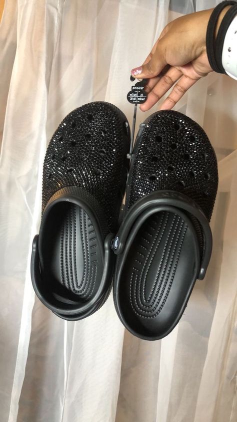 Black Customized Crocs, Black Custom Crocs, Diy Crocs Shoes, Black Crocs Aesthetic, Crocs Custom, Cool Crocs, Crocs Aesthetic, Bedazzled Shoes Diy, Custom Crocs