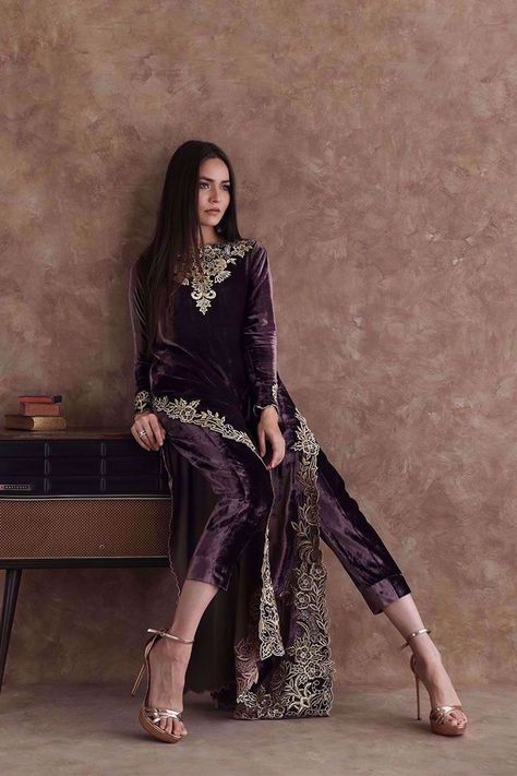 Velvet Pakistani Dress, Velvet Dresses Outfit, Velvet Suit Design, Velvet Dress Designs, Boutique Dress Designs, Stylish Party Dresses, Party Wear Indian Dresses, Pakistani Dress Design, Velvet Fashion