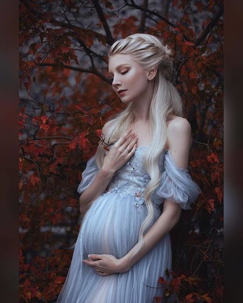 Beautiful! 🌹 - #Reposted From 📷 @mariaamanda_official . . . Follow Us ➡️➡️ @pregnancy.zone & @moms.zone ⬅️⬅️ . . . #pregnancyzone ||… Maria Amanda, Margaery Tyrell, Targaryen Aesthetic, Fotografi Vintage, Cersei Lannister, Fantasy Photography, Arya Stark, Princess Aesthetic, House Of Dragons