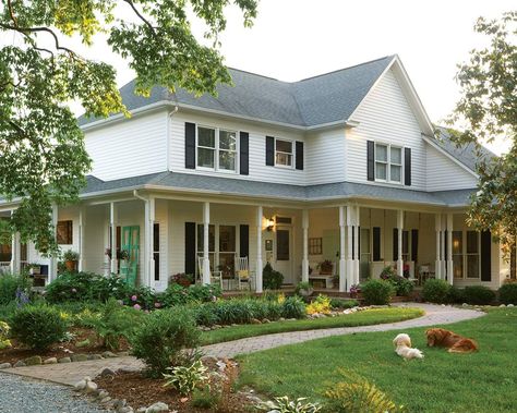 Harris_SC_405JOH Southern Style Home, Southern Farmhouse, Cottage Journal, South Carolina Vacation, South Carolina Homes, Southern House, Traditional Style Homes, Southern Lady, French Country Farmhouse