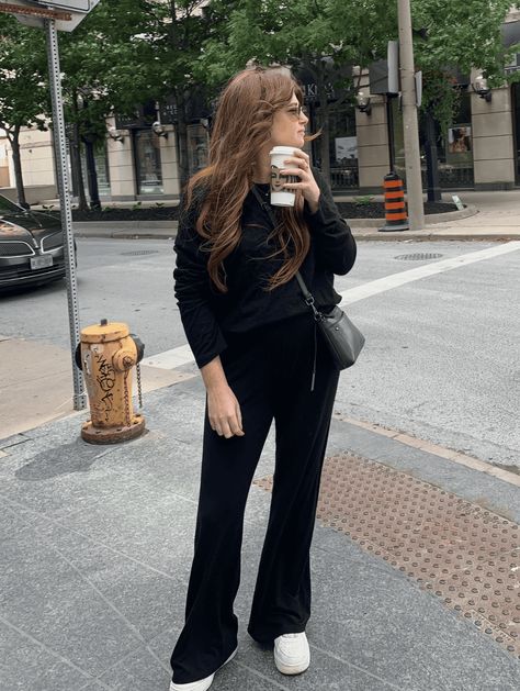 Dressy Sweatpants You Can Actually Wear to Work Sweatpants For Work, Dressy Sweatpants, Business Casual Fall, Spring Business Casual, Business Casual Outfits For Women, Business Casual Outfits For Work, Wear To Work, Work Wardrobe, Style Tips