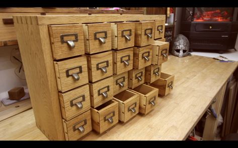 Diy Apothecary Cabinet, Apothecary Cabinet Diy, Apothecary Storage, Ideas With Wood, Diy Apothecary, Cabinet Diy, Pallet Headboard, Pallet House, Apothecary Cabinet