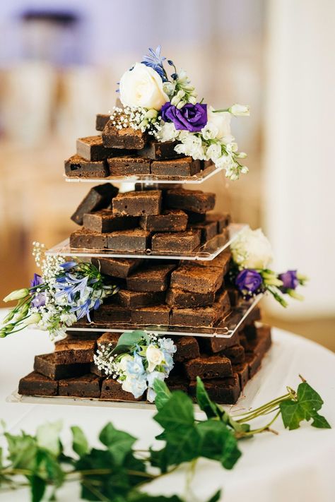 Brownie Display, Brownie Wedding, Brownie Wedding Cakes, Diy Wedding Cakes, Brownie Cakes, Wedding Brownies, White Chocolate Blondies, Kent Wedding, Best Brownies