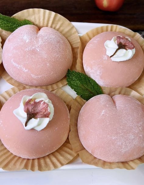 Peach Mochi (Daifuku with peach jam filling) Mochi Skin, Peach Mochi, Asian Dessert Recipes, Strawberry Mochi, Asian Dessert, Mochi Recipe, Peach Desserts, Peach Jam, Peach Juice