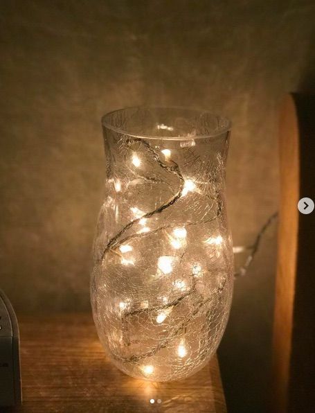 Lights In A Jar Decor, Diy Fairy Night Light Mason Jars, Fairy Light Projects, Fairy Light Mason Jars Diy, Mason Jar Fairy Lights Diy, Mason Jar Fairy Lights Centerpiece Diy, Jars With Fairy Lights Centerpieces, Center Piece With Fairy Lights, Crafts With Glass Jars Home Decor