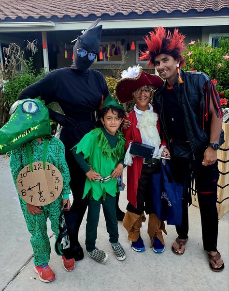 Homemade costume for Peter Pan theme Captain Hook And Crocodile, Peter Pan Group Costume, Diy Captain Hook Costume, Easy Captain Hook Costume, Captain Hook Crocodile, Rufio Costume, Peter Pan Alligator Costume, Captain Hook Halloween, Peter Pan Crocodile