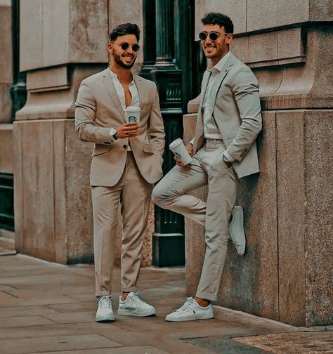 Two Guys Photoshoot, Brothers Posing Ideas, Mens Group Photoshoot, Brothers Poses Photography, Brother Poses For Pictures, Friendship Pictures Ideas, Professional Poses, Idea Photoshoot, Prom Portraits