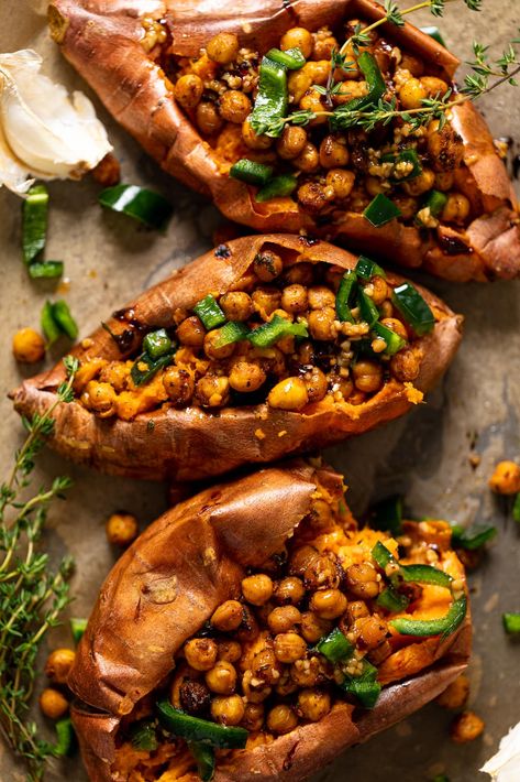 Chickpea Sweet Potato Boats with Chili Garlic Butter Mexican Food Recipes Beef, Chickpea Recipes Easy, Mexican Pizza Recipe, Potato Boats, Simple Healthy Recipes, Stuffed Sweet Potatoes, Loaded Sweet Potato, Spiced Chickpeas, Vegan Sweet Potato