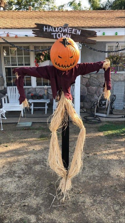 Diy Halloween Town Decorations, Fall Yard Ideas Diy, Freddy Vs Jason Halloween Decorations, Nbc Halloween Decor, Themed Halloween Decorations Outdoor, Halloween Trellis Decorations, Tim Burton Halloween Decor Outdoor, Diy Nightmare Before Christmas Halloween Decor, Halloween Decorations Nightmare Before