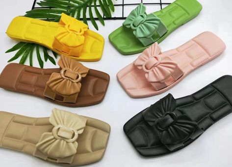 Diy Baby Bows, Shoe Making, Ladies Sandals, Beautiful Sandals, Womens Sandals Flat, Baby Bows, Ribbon Slides, Feet Nails, Diy Baby Stuff