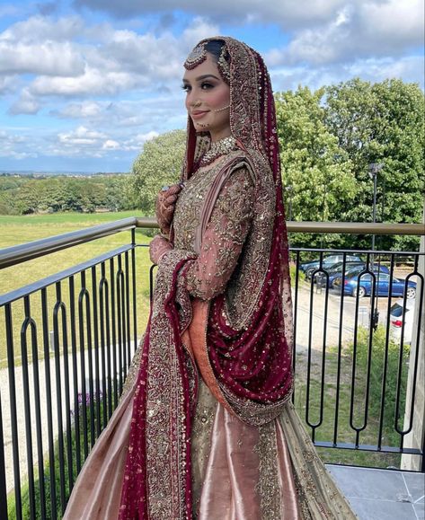 annam.waheed Asian Fits, Nikkah Ideas, Pakistani Brides, Nikah Outfit, Hijabi Brides, Dress Pakistani, Victorian Accessories, Desi Wedding Dresses, Asian Bridal Dresses