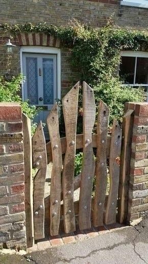 Wooden Garden Gate, Garden Gates And Fencing, Garden Gate Design, Creative Garden Decor, Nice Garden, Build Yourself, Front Gates, Wooden Fence, Garden Gate