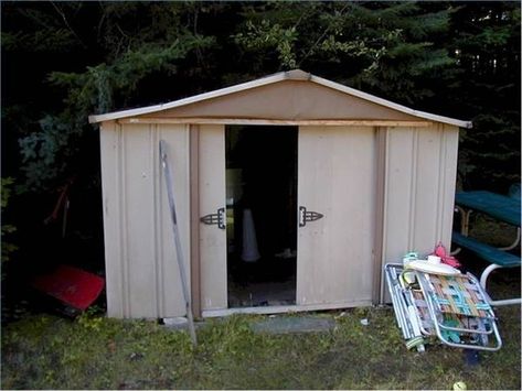 If that old tin storage shed in your backyard is getting discolored and dingy, but you don't want to replace it, you can repaint it. Tin isn't an ideal surface for getting paint to stick, but with a little preparation and the right paint, it will work. Shed Makeover, Tin Shed, Backyard Storage Sheds, Build Your Own Shed, Wood Storage Sheds, Steel Sheds, Backyard Storage, Metal Storage Sheds, Shed Building Plans