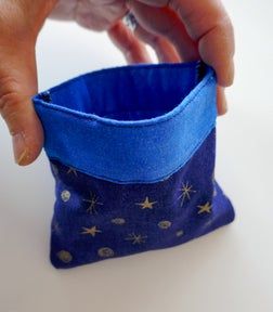 Diy Coin Purse, Pre Quilted Fabric, Coin Purse Pattern, Coin Purse Tutorial, Snap Bag, Purse Tutorial, Fabric Pouch, Sewing Purses, Small Sewing Projects