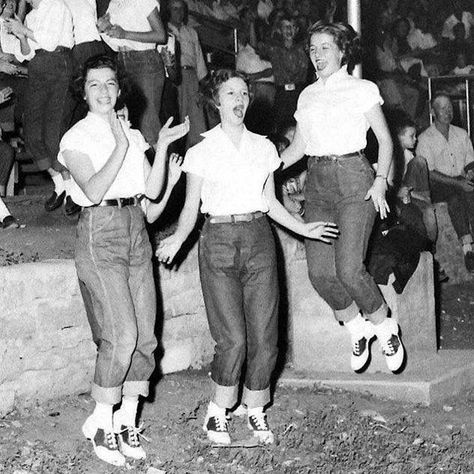 1950s fun! Teenage girls in jeans and saddle shoes. #1950s #50sfashion #saddleshoes 50s Teenagers, 1950s Teenagers, 1950s Pants, 1950s Girl, 1950s Girls, 1950s Fashion Women, Teddy Girl, 50s Outfits, Saddle Shoes