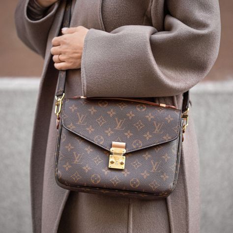 Louis Vuitton Metis Pochette Outfit, Lv Metis Outfit, Louis Vuitton Bag 2023, Louis Vuitton On The Go Mm, Louis Vuitton Pochette Metis Outfit, Pochette Metis Outfit, Metis Louis Vuitton, Louis Vuitton Metis Pochette, Louis Vuitton Outfit