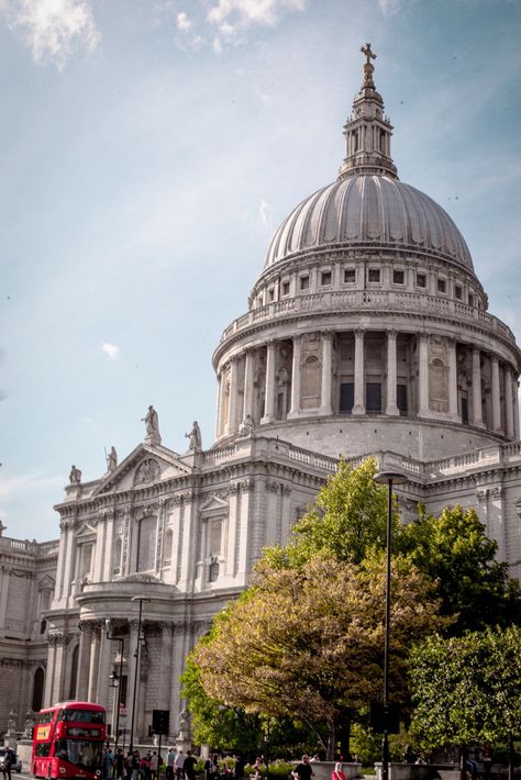 Saint Pauls Cathedral London, Saint Pauls Cathedral, St Paul Cathedral, St Pauls Cathedral London, London Drawing, St. Paul’s Cathedral, Places To Visit In London, Great Fire Of London, London Dreams