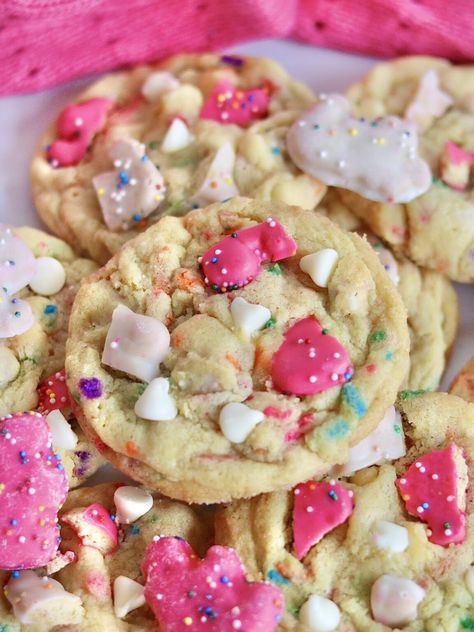 Frosted Animal Cracker Cookies - Sweet Girl Treats Animal Cracker Cookies, Iced Animal Crackers, Animal Crackers Recipe, Circus Animal Cookies, Frosted Animal Crackers, Circus Cookies, Animal Cracker, Circus Animal Cookie, Cookie Toppings