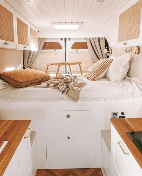 Van Build Ideas, Big Van, Glamper Camper, Van Bed, Caravan Decor, Tiny House Furniture, Old School Bus, Camper Interior Design, Caravan Makeover