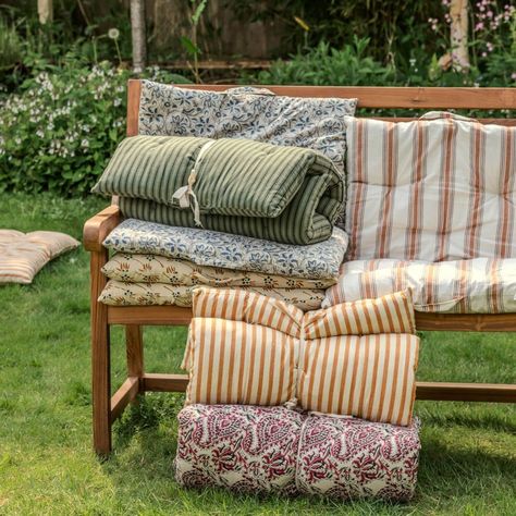 Park Bench Aesthetic, Tv Stand Shelves, Banquet Seating, Bench Seat Cushion, Scandi Home, Soft Furnishings Cushions, Hallway Storage, Outdoor Dining Furniture, Dressing Table With Stool