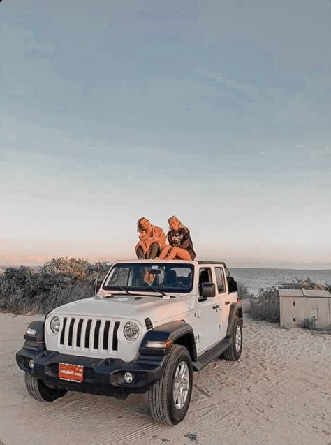 White Jeep Wrangler, Beach Jeep, Jeep Photos, White Jeep, Cars Jeep, Dream Cars Jeep, Jeep Lover, Jeep Wrangler Rubicon, Best Friends Shoot