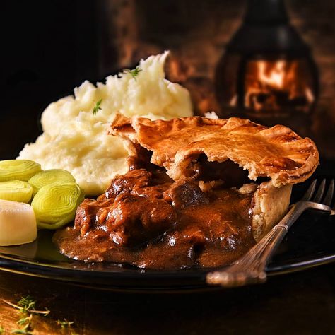 Classic Steak & Ale Pie - Grid Iron Meat Steak Ale Pie, Homemade Stew, Beef Pie Recipe, Dinner Pie, Slow Cooking Recipes, Casserole Beef, Ale Pie, Beef Pie, Steak And Ale