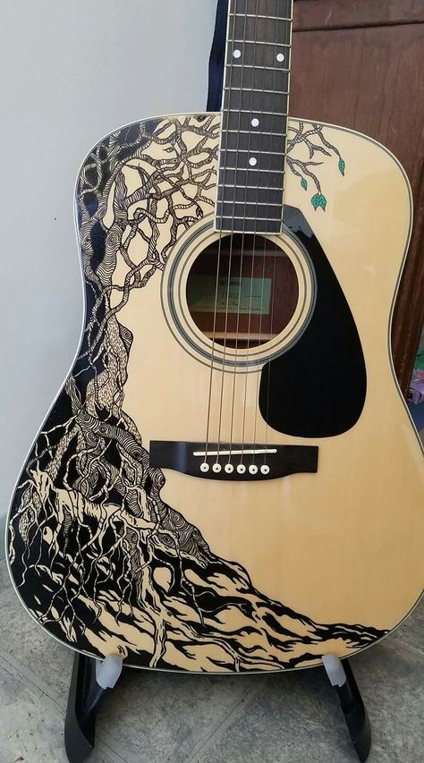 Drawings On Guitars Ideas, Painting On Electric Guitar, Hand Painted Electric Guitar, Electric Guitar Painting Ideas, Cool Acoustic Guitar Designs, Drawing On Guitar Ideas, Custom Guitar Paint, Drawing On Guitar, Custom Guitars Acoustic