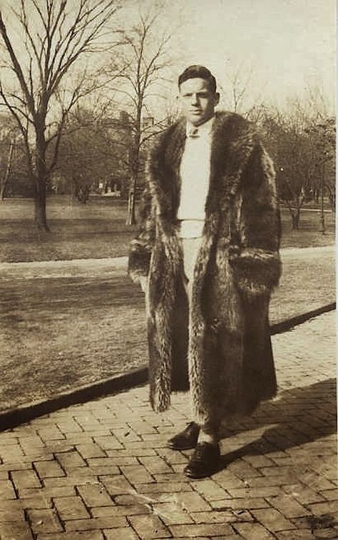 raccoon coat 20s Men, Fur Coat Men, 1920s Mens Fashion, 1920s Men, Mens Fur Coat, Mens Fur, College Kids, Photo Postcard, Vintage Fur