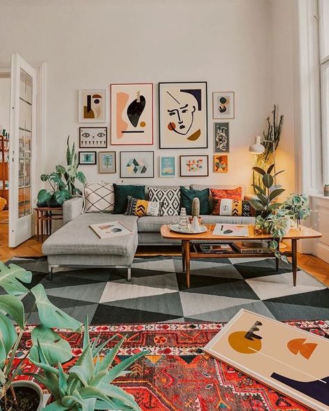 Create a "Living" Space: Top 10 Indoor House Plants — Pelican & Post Small House Furniture, Small Modern Living Room, Lots Of Plants, Long Living Room, Interior Boho, Bright Living Room, Living Room Goals, Small Living Room Decor, Salon Interior Design