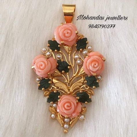 Coral Pendent Designs, Coral Rose Jewellery, Corals And Pearls Jewellery, Gold Jewelry Prom, Coral Jewelry Set, Gold Pearl Jewelry, Beautiful Beaded Jewelry, New Gold Jewellery Designs, Antique Gold Jewelry Indian