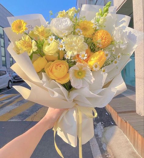 Yellow Flowers Bouquet, Yellow Rose Bouquet, Flower Boquet, Luxury Flower Bouquets, Yellow Bouquets, Prettiest Bouquet, Boquette Flowers, Flowers Bouquet Gift, Nothing But Flowers