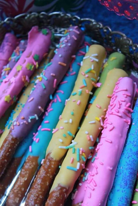 Jojo Siwa Birthday Party Ideas | Photo 30 of 32 | Catch My Party Jojo Siwa Food Ideas, Care Bear 3rd Birthday, Diy Jojo Siwa Party Decorations, Jojo Siwa Birthday Party Ideas Food, Care Bear Birthday Party Food Ideas, Jojo Siwa Party Ideas, Jojo Siwa Cupcake Ideas, Cute Birthday Snacks, Slime Party Food Ideas