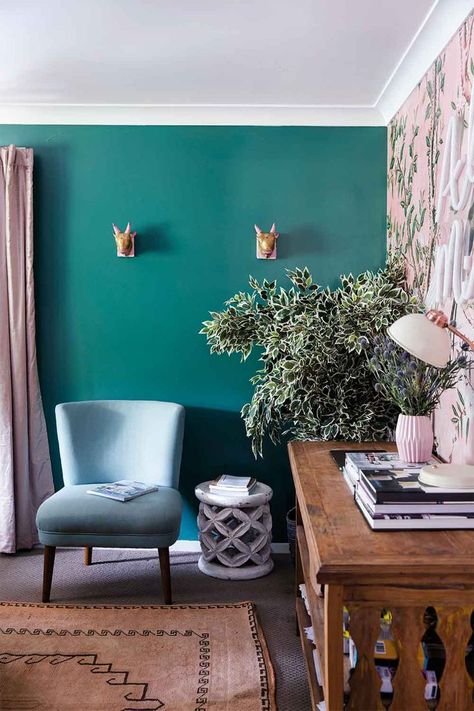 Green Wall In Living Room, Byron Bay Home, Easy Outdoor Projects, Wall In Living Room, 80s Home, Home Transformation, Freedom Furniture, Front Rooms, Pink Cushions