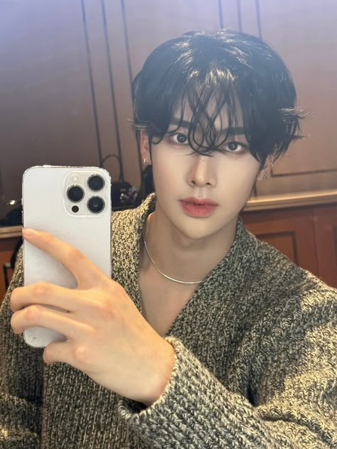 zb1 zerobaseone ricky mirror selca selfie  💌 Ricky Selca, Ricky Aesthetic, Kpop Idol Dream, Zerobaseone Ricky, Ricky Shen, Shen Quanrui, Zb1 Ricky, Ricky Zb1, Zero Base One