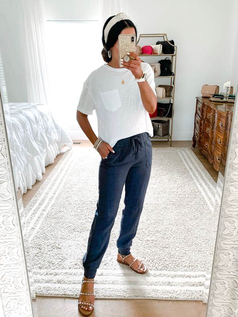 Short Hair Women Outfit Casual, Navy Blue Pants Teacher Outfit, Teacher Outfit Joggers, Womens Coastal Fashion, Cute Comfy Outfits For Teachers, Cool Spring Outfits Work, Outdoor Teacher Outfits, Spring Work Outfits Casual, Pe Teacher Outfits Female Casual