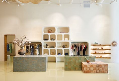 Paulin Chairs and Pistachio Concrete: A 1930s-Inspired Boutique Lands in Los Angeles - Sight Unseen Cle Tile, Retail Inspiration, Store Interiors, Sight Unseen, Retail Interior, Shop Interiors, Retail Space, Concrete Floors, Retail Design