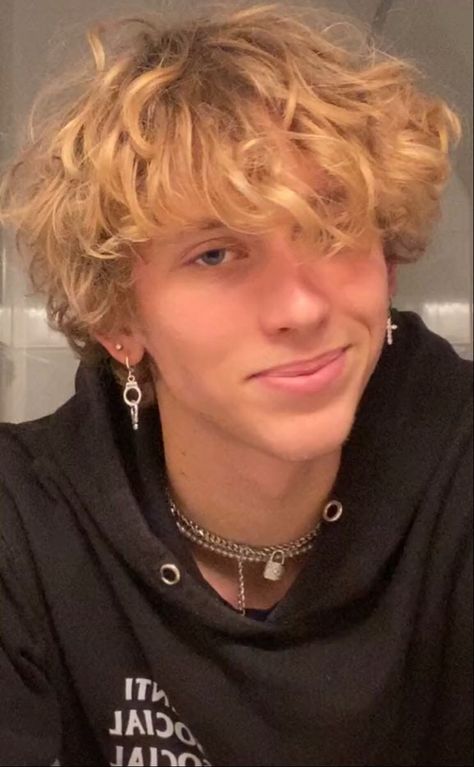 levi skyum | Men blonde hair, Blonde green eyes, Blonde hair green eyes Levi Skyum, Green Eyes Blonde Hair, Messy Blonde Hair, Blonde Green Eyes, Messy Hair Boy, Men Blonde Hair, Blonde Hair Green Eyes, Cute Blonde Guys, Blonde Hair Boy