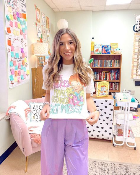 Teacher Tee Outfit, Ms Frizzle Aesthetic, Cute Teacher Shirts Comfy, Teacher Team Shirts Missy Lulu’s, Pre K Teacher Outfits, Practicum Outfit, Teachers Aesthetic, Preschool Teacher Outfits Casual, Cute Teacher Shirts Missy Lulu’s