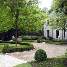 Circle Driveway Landscaping, Circle Driveway, Boxwood Landscaping, Front Driveway, Entrance Landscaping, Driveway Entrance Landscaping, Driveway Ideas, Driveway Entrance, Driveway Design