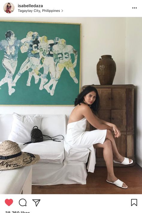 Isabelle Daza with her custom hadmade hat from Weekend By Project Fifteen Isabelle Daza, The It Girls, It Girls, White Outfit, Fashion 101, White Outfits, All White, Celebrity Style, Home Decor Decals