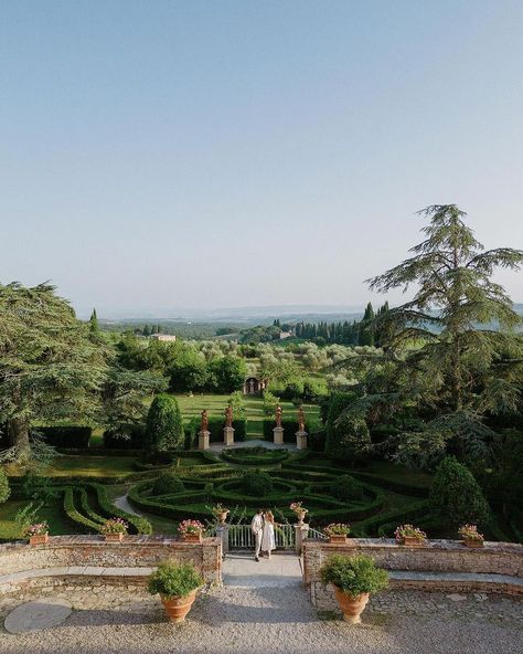 Italian Fairytale at @villa_catignano in Tuscany 🌿❤️ Christine & Kyle 24th July 2023 💫 Video: @villa_catignano @marmoross Planner: @… | Instagram 2023 Video, Villa Wedding, Italy Wedding, Tuscany, Fairy Tales, Destination Wedding, Wedding Invitations, Villa, Italy